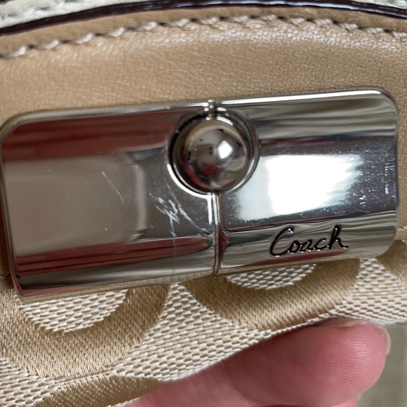 Coach convertible wristlet/clutch purse. - Picture 9 of 10